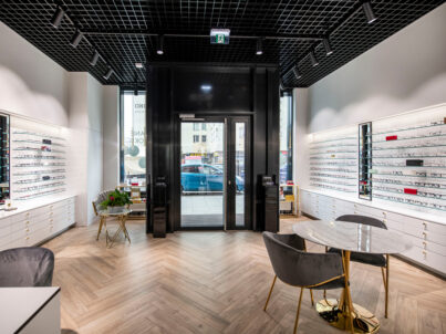 Zdjęcie wnętrza salonu.