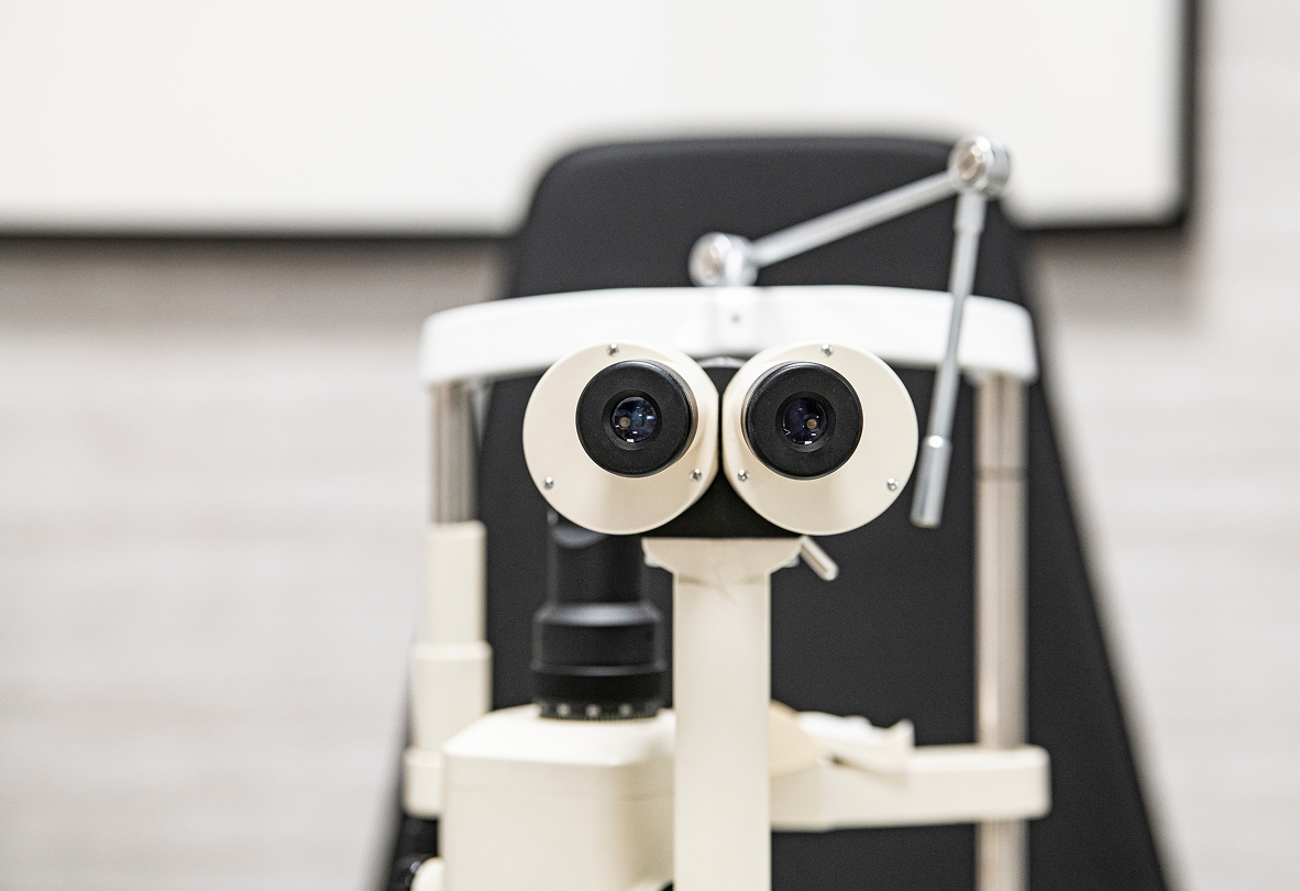 Optometrysta czy okulista – jaka jest różnica i do kogo zgłosić się najpierw?